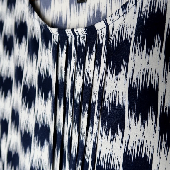 Soft Checkered White & Blue Tank Blouse - Picture 4 of 6